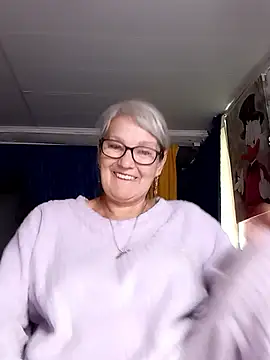 Snapshot of irinamaux chatting on June 7, 2026, 7:56 am irinamaux online show from June 7, 2026, 7:56 am