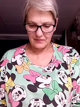 Snapshot of irinamaux chatting on June 16, 2026, 5:21 am irinamaux online show from June 16, 2026, 5:21 am