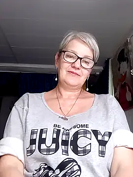Snapshot of irinamaux chatting on June 21, 2026, 5:54 am irinamaux online show from June 21, 2026, 5:54 am