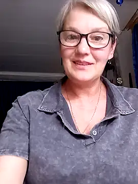 Snapshot of irinamaux chatting on June 24, 2026, 7:18 am irinamaux online show from June 24, 2026, 7:18 am