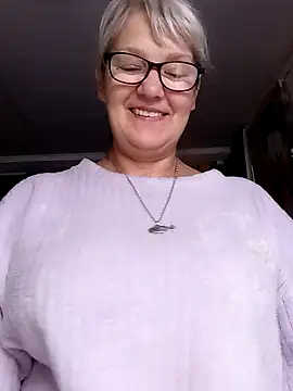 Snapshot of irinamaux chatting on July 5, 2026, 5:14 am irinamaux online show from July 5, 2026, 5:14 am