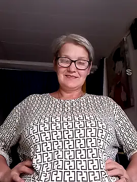 Snapshot of irinamaux chatting on July 8, 2026, 8:24 pm irinamaux online show from July 8, 2026, 8:24 pm