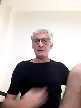 Snapshot of BIGUNCUTHARDCOCK chatting on February 24, 2025, 11:21 am BIGUNCUTHARDCOCK online show from February 24, 2025, 11:21 am