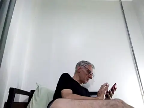 Snapshot of BIGUNCUTHARDCOCK chatting on February 26, 2025, 4:14 am BIGUNCUTHARDCOCK online show from February 26, 2025, 4:14 am