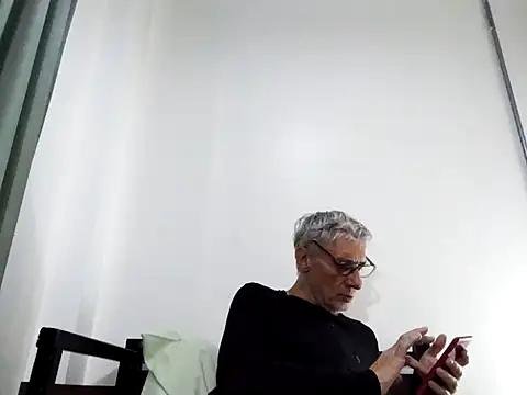 Snapshot of BIGUNCUTHARDCOCK chatting on February 28, 2025, 4:10 am BIGUNCUTHARDCOCK online show from February 28, 2025, 4:10 am