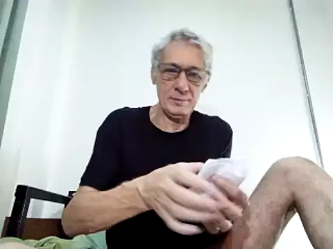 Snapshot of BIGUNCUTHARDCOCK chatting on March 1, 2025, 1:00 am BIGUNCUTHARDCOCK online show from March 1, 2025, 1:00 am