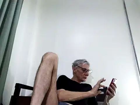 Snapshot of BIGUNCUTHARDCOCK chatting on March 2, 2025, 1:15 am BIGUNCUTHARDCOCK online show from March 2, 2025, 1:15 am