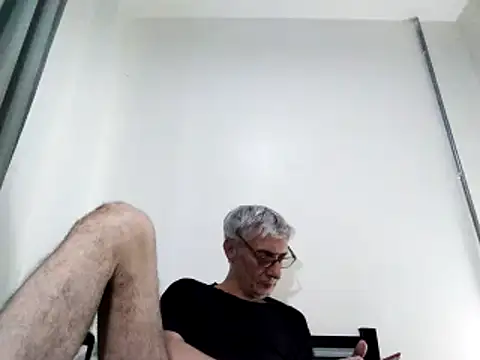 Snapshot of BIGUNCUTHARDCOCK chatting on March 3, 2025, 9:33 am BIGUNCUTHARDCOCK online show from March 3, 2025, 9:33 am