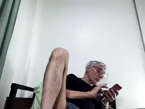 Snapshot of BIGUNCUTHARDCOCK chatting on March 3, 2025, 2:26 pm BIGUNCUTHARDCOCK online show from March 3, 2025, 2:26 pm
