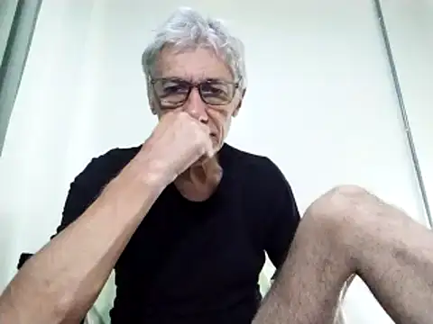 Snapshot of BIGUNCUTHARDCOCK chatting on March 4, 2025, 12:50 am BIGUNCUTHARDCOCK online show from March 4, 2025, 12:50 am