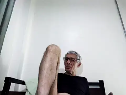 Snapshot of BIGUNCUTHARDCOCK chatting on March 4, 2025, 1:28 pm BIGUNCUTHARDCOCK online show from March 4, 2025, 1:28 pm