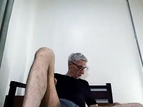 Snapshot of BIGUNCUTHARDCOCK chatting on March 5, 2025, 12:49 am BIGUNCUTHARDCOCK online show from March 5, 2025, 12:49 am