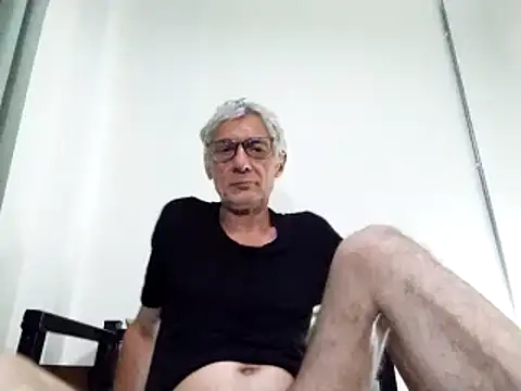 Snapshot of BIGUNCUTHARDCOCK chatting on March 5, 2025, 1:50 pm BIGUNCUTHARDCOCK online show from March 5, 2025, 1:50 pm