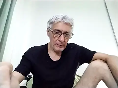 Snapshot of BIGUNCUTHARDCOCK chatting on March 6, 2025, 1:37 am BIGUNCUTHARDCOCK online show from March 6, 2025, 1:37 am