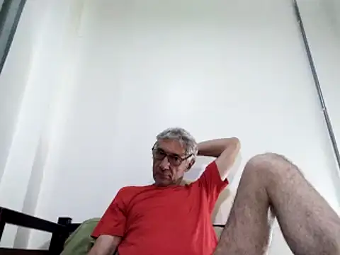 Snapshot of BIGUNCUTHARDCOCK chatting on March 6, 2025, 7:47 am BIGUNCUTHARDCOCK online show from March 6, 2025, 7:47 am