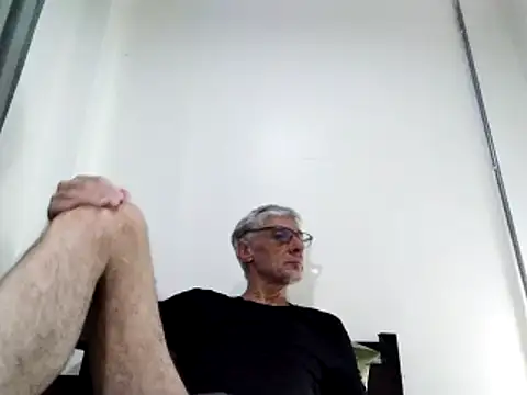 Snapshot of BIGUNCUTHARDCOCK chatting on March 6, 2025, 10:52 am BIGUNCUTHARDCOCK online show from March 6, 2025, 10:52 am