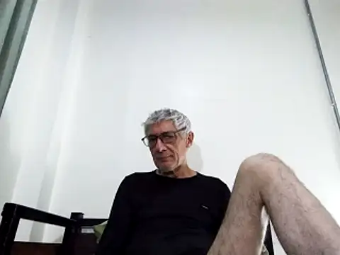 Snapshot of BIGUNCUTHARDCOCK chatting on March 6, 2025, 1:57 pm BIGUNCUTHARDCOCK online show from March 6, 2025, 1:57 pm