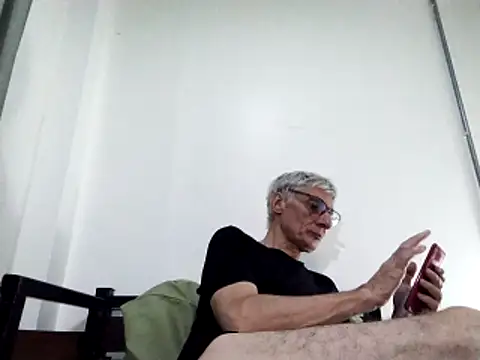 Snapshot of BIGUNCUTHARDCOCK chatting on March 7, 2025, 2:23 pm BIGUNCUTHARDCOCK online show from March 7, 2025, 2:23 pm