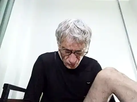 Snapshot of BIGUNCUTHARDCOCK chatting on March 9, 2025, 4:05 am BIGUNCUTHARDCOCK online show from March 9, 2025, 4:05 am