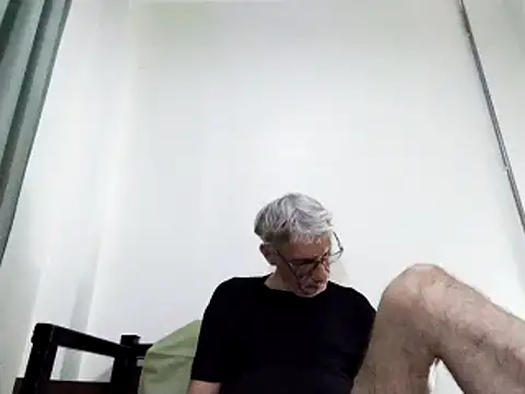 Snapshot of BIGUNCUTHARDCOCK chatting on March 10, 2025, 12:51 am BIGUNCUTHARDCOCK online show from March 10, 2025, 12:51 am