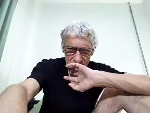 Snapshot of BIGUNCUTHARDCOCK chatting on March 12, 2025, 2:34 pm BIGUNCUTHARDCOCK online show from March 12, 2025, 2:34 pm