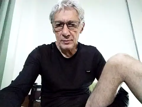 Snapshot of BIGUNCUTHARDCOCK chatting on March 14, 2025, 12:43 am BIGUNCUTHARDCOCK online show from March 14, 2025, 12:43 am