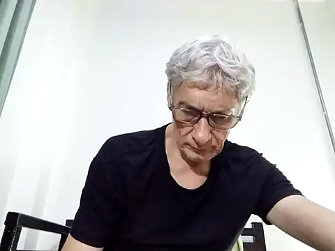 Snapshot of BIGUNCUTHARDCOCK chatting on March 18, 2025, 4:04 am BIGUNCUTHARDCOCK online show from March 18, 2025, 4:04 am
