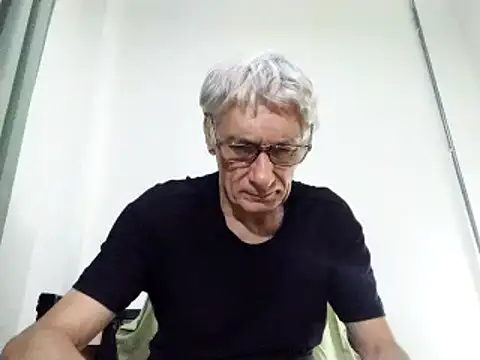 Snapshot of BIGUNCUTHARDCOCK chatting on March 20, 2025, 3:04 pm BIGUNCUTHARDCOCK online show from March 20, 2025, 3:04 pm