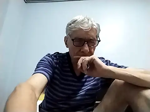 Snapshot of BIGUNCUTHARDCOCK chatting on September 20, 2025, 1:23 pm BIGUNCUTHARDCOCK online show from September 20, 2025, 1:23 pm