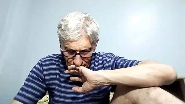 Snapshot of BIGUNCUTHARDCOCK chatting on September 24, 2025, 12:52 pm BIGUNCUTHARDCOCK online show from September 24, 2025, 12:52 pm