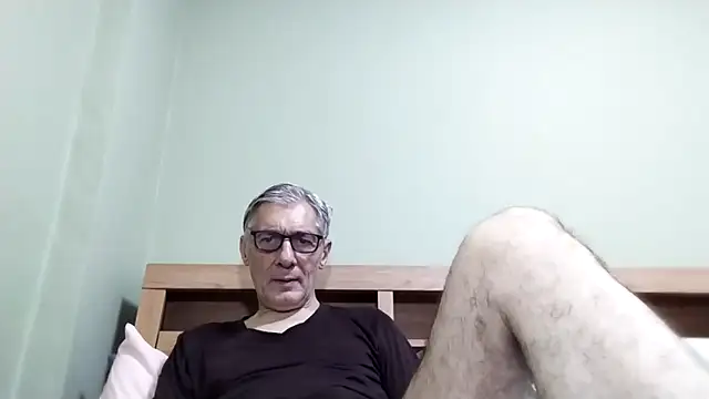 Snapshot of BIGUNCUTHARDCOCK chatting on October 2, 2025, 5:03 am BIGUNCUTHARDCOCK online show from October 2, 2025, 5:03 am