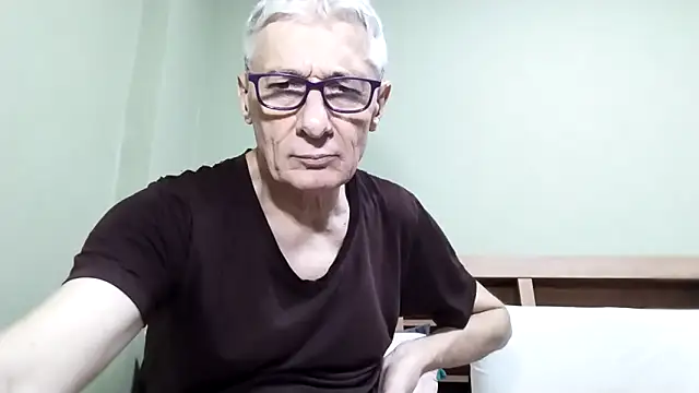 Snapshot of BIGUNCUTHARDCOCK chatting on October 4, 2025, 2:48 pm BIGUNCUTHARDCOCK online show from October 4, 2025, 2:48 pm