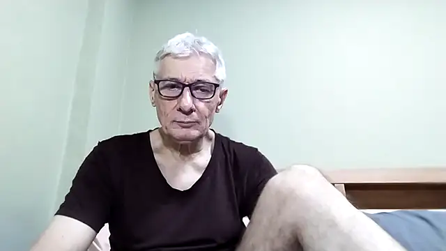 Snapshot of BIGUNCUTHARDCOCK chatting on October 6, 2025, 2:03 pm BIGUNCUTHARDCOCK online show from October 6, 2025, 2:03 pm