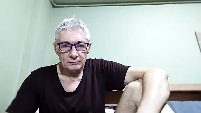 Snapshot of BIGUNCUTHARDCOCK chatting on October 7, 2025, 2:09 am BIGUNCUTHARDCOCK online show from October 7, 2025, 2:09 am
