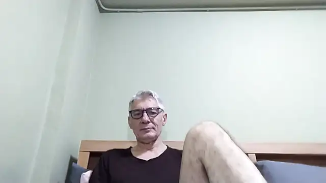 Snapshot of BIGUNCUTHARDCOCK chatting on October 8, 2025, 12:08 am BIGUNCUTHARDCOCK online show from October 8, 2025, 12:08 am