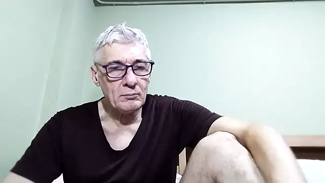 Snapshot of BIGUNCUTHARDCOCK chatting on October 12, 2025, 12:53 am BIGUNCUTHARDCOCK online show from October 12, 2025, 12:53 am