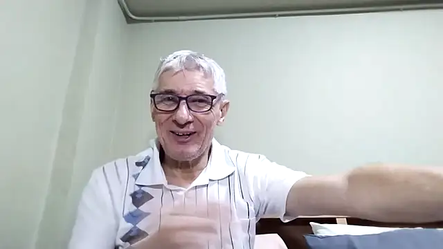 Snapshot of BIGUNCUTHARDCOCK chatting on October 14, 2025, 2:18 pm BIGUNCUTHARDCOCK online show from October 14, 2025, 2:18 pm