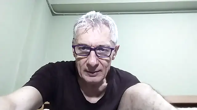 Snapshot of BIGUNCUTHARDCOCK chatting on October 17, 2025, 2:48 am BIGUNCUTHARDCOCK online show from October 17, 2025, 2:48 am