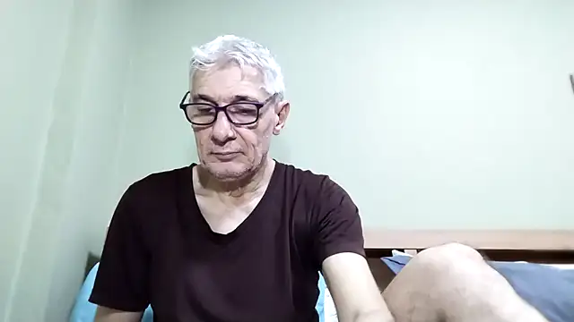 Snapshot of BIGUNCUTHARDCOCK chatting on October 20, 2025, 1:28 am BIGUNCUTHARDCOCK online show from October 20, 2025, 1:28 am