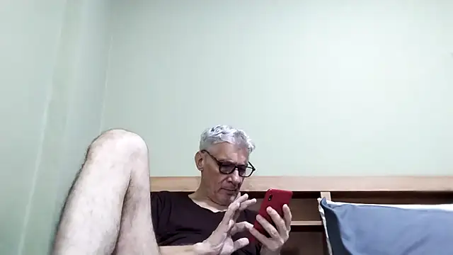 Snapshot of BIGUNCUTHARDCOCK chatting on October 21, 2025, 4:57 am BIGUNCUTHARDCOCK online show from October 21, 2025, 4:57 am