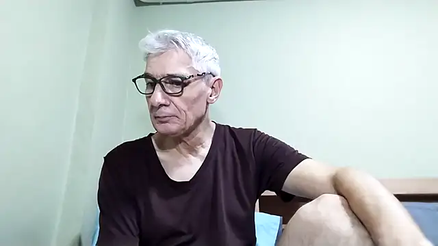 Snapshot of BIGUNCUTHARDCOCK chatting on October 22, 2025, 12:33 am BIGUNCUTHARDCOCK online show from October 22, 2025, 12:33 am