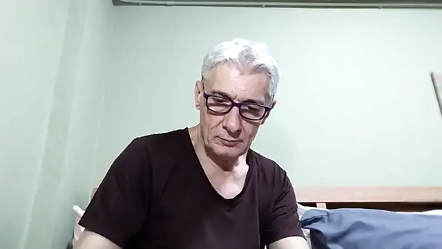 Snapshot of BIGUNCUTHARDCOCK chatting on October 23, 2025, 1:10 pm BIGUNCUTHARDCOCK online show from October 23, 2025, 1:10 pm