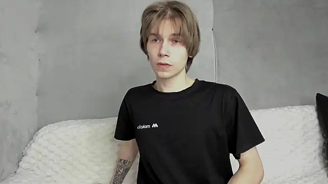 Makentoshi  online show from September 19, 2025, 5:46 pm