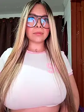 CristalGmez online show from March 26, 2026, 4:29 am