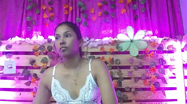 Snapshot of Elsa_Parisi chatting on December 20, 2024, 10:43 pm Elsa Parisi online show from December 20, 2024, 10:43 pm