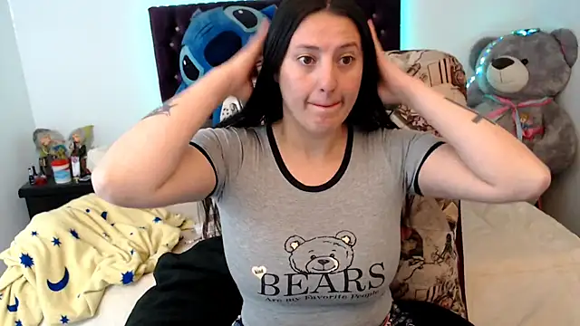 Snapshot of Lorenahot_06 chatting on July 15, 2026, 6:35 pm Lorenahot 06 online show from July 15, 2026, 6:35 pm