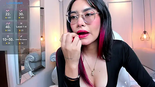 AzuraKindong online show from February 12, 2025, 7:13 pm