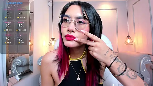 AzuraKindong online show from February 13, 2025, 7:10 pm