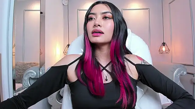 AzuraKindong online show from March 18, 2025, 10:37 pm