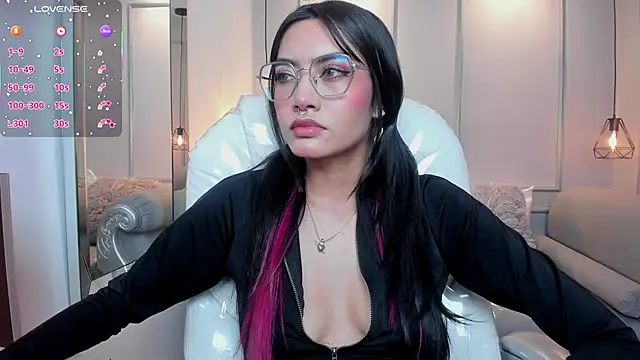 AzuraKindong online show from October 8, 2025, 7:44 pm